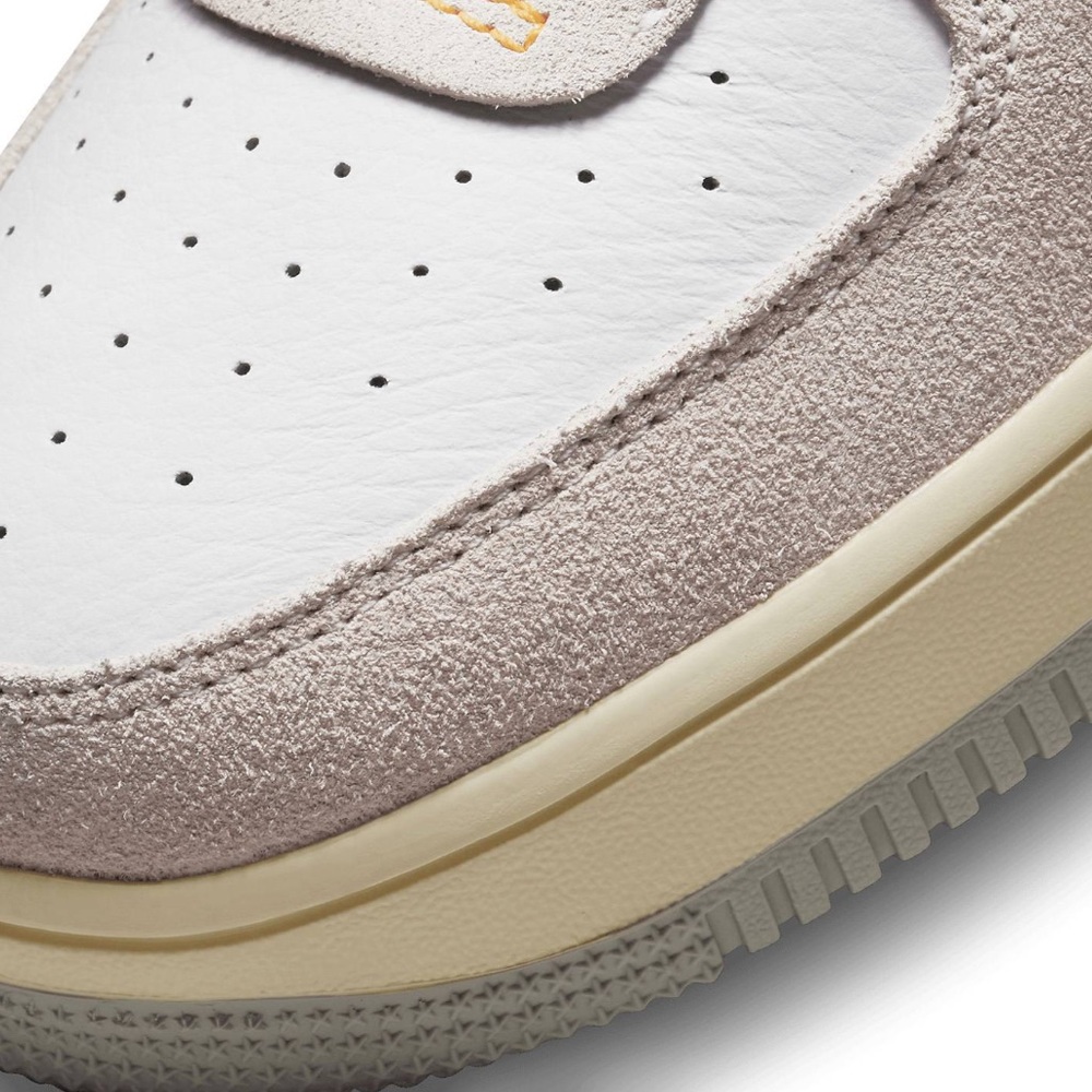 Nike womans Air Force 1 Spcult Sneakers White And Multi - Picture 3 of 4
